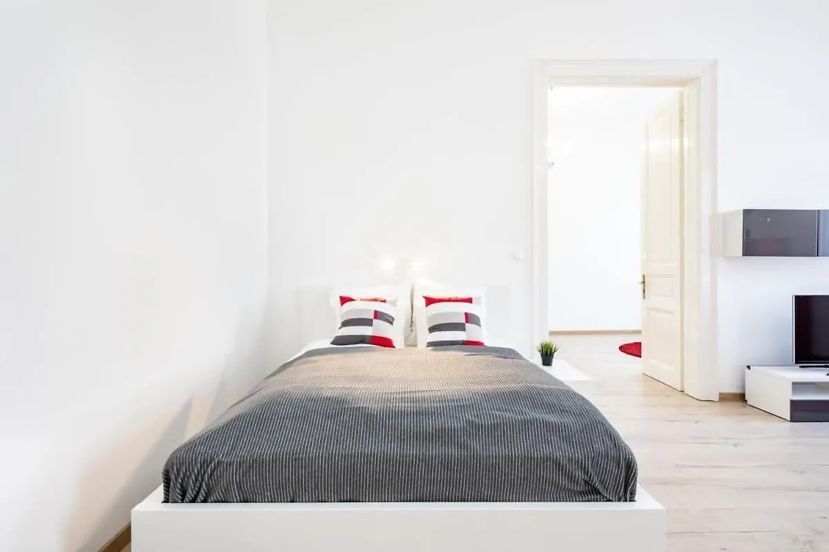 Bright & Large Apartment At Top Location Budapest