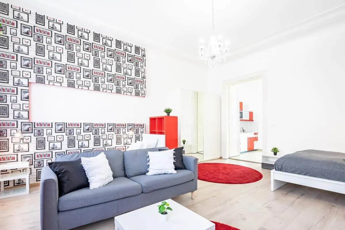 Bright & Large Apartment At Top Location Budapest