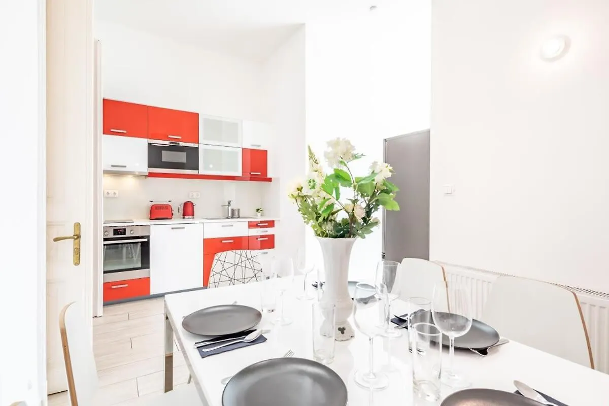 Bright & Large Apartment At Top Location Budapest 0*,