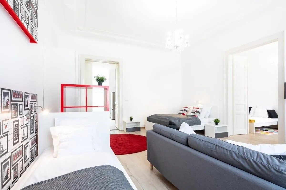 Bright & Large Apartment At Top Location Budapest