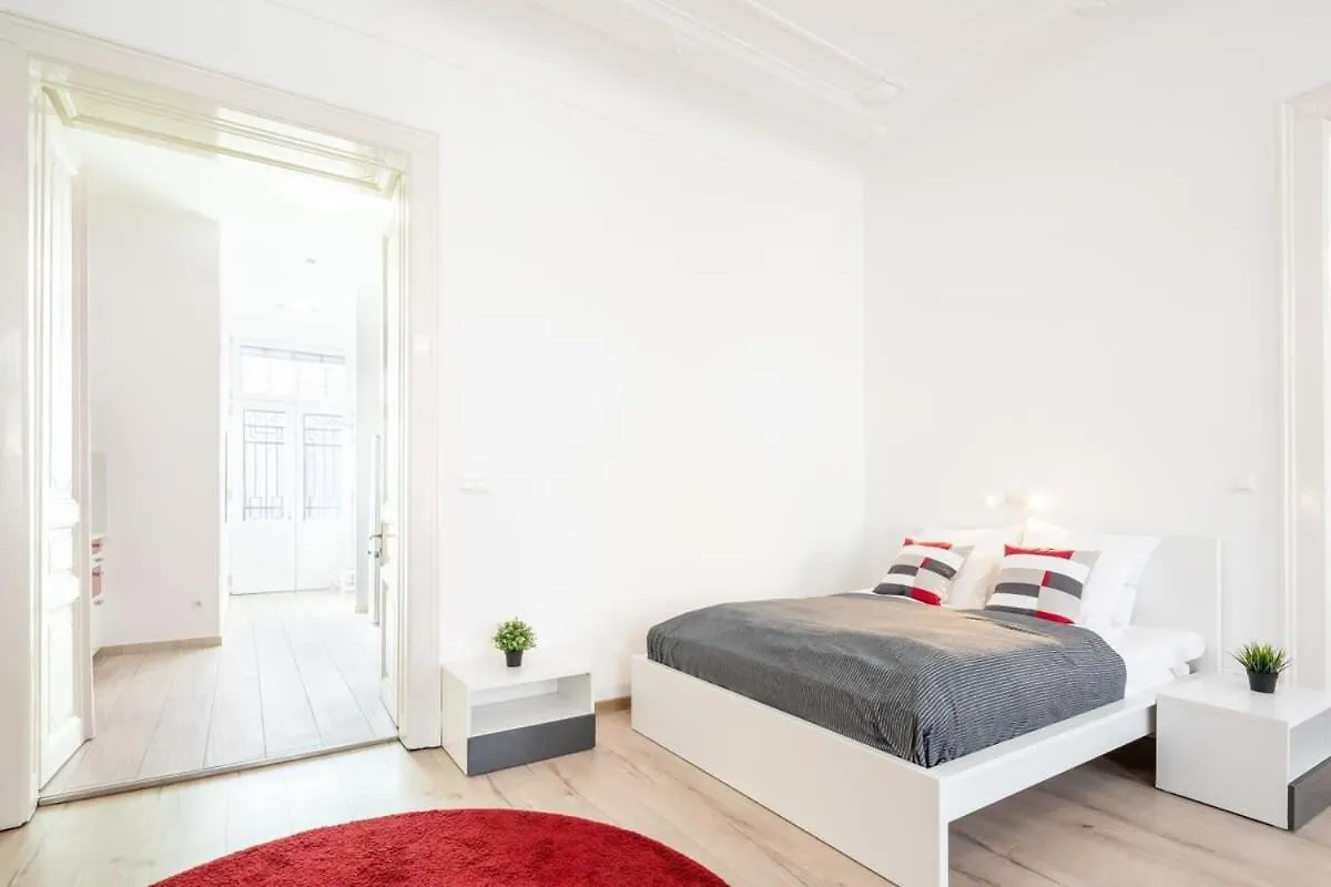 Bright & Large Apartment At Top Location Budapest