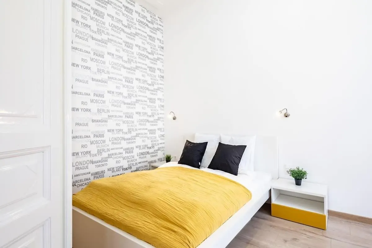 Bright & Large Apartment At Top Location Budapest