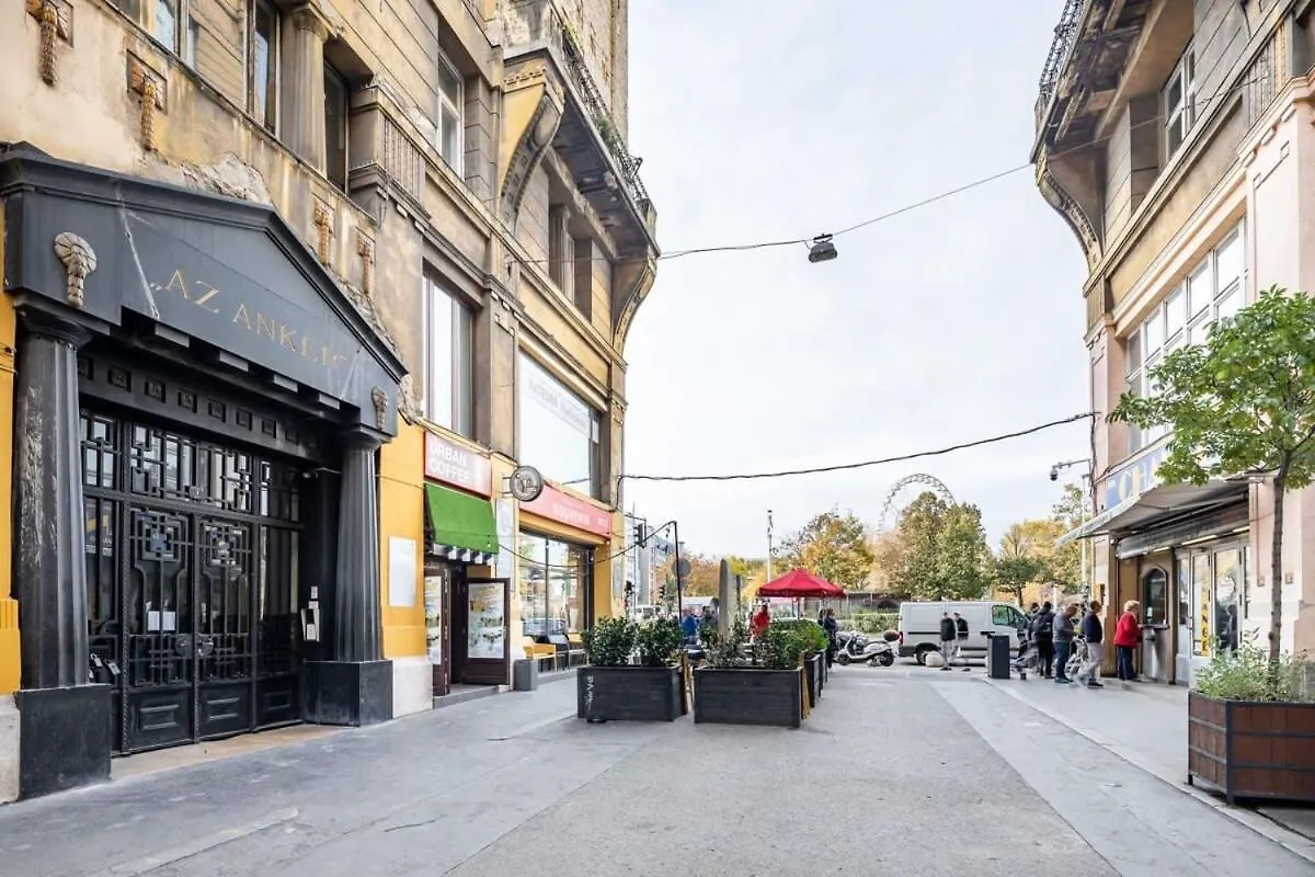 Bright & Large Apartment At Top Location Budapest Hungary