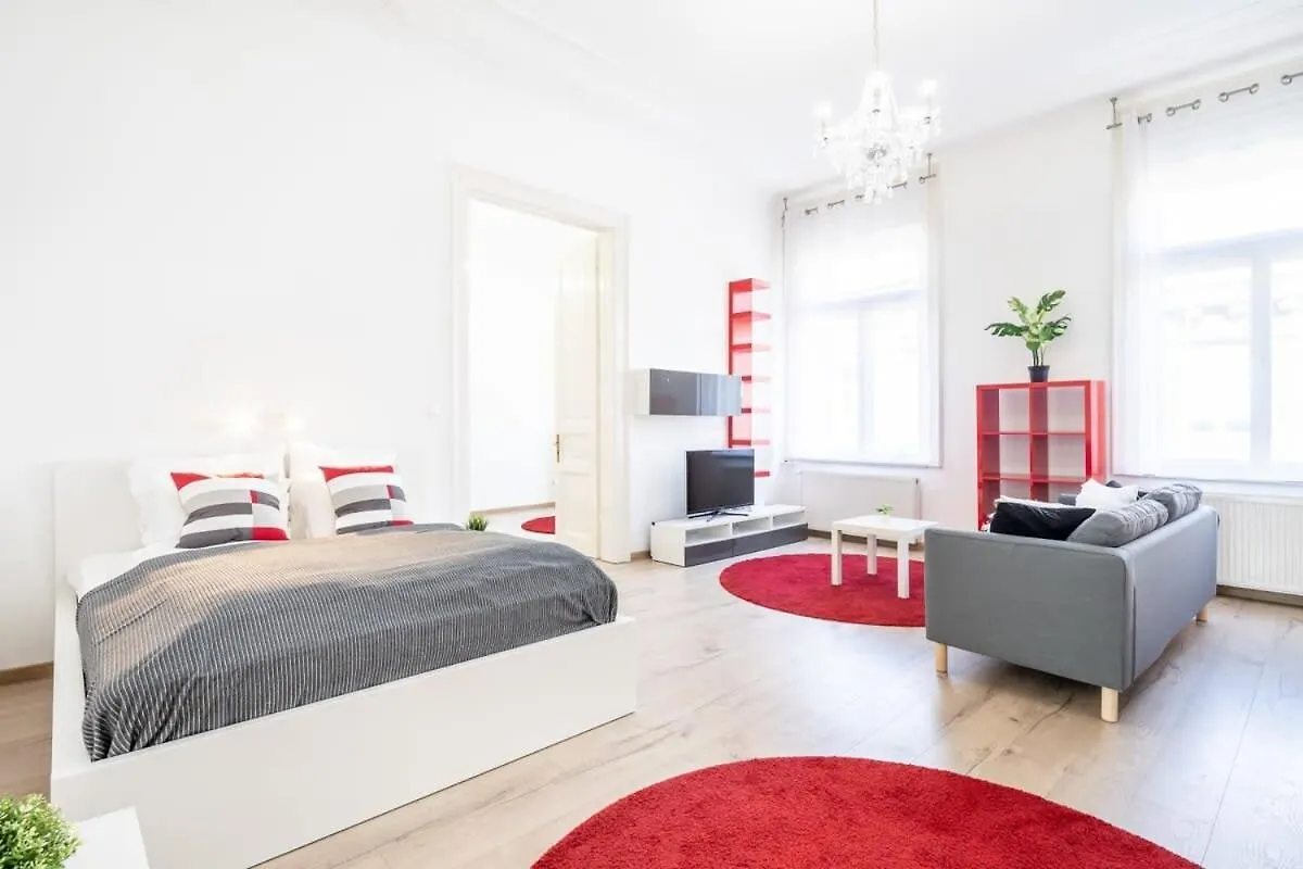 Bright & Large Apartment At Top Location Budapest